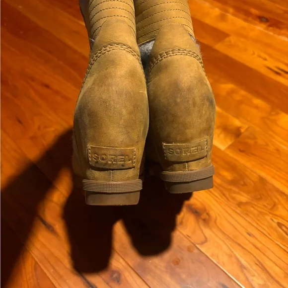 Sorel Lexie Wedge Tan and Gray Lace Up Boots - Picture 9 of 12